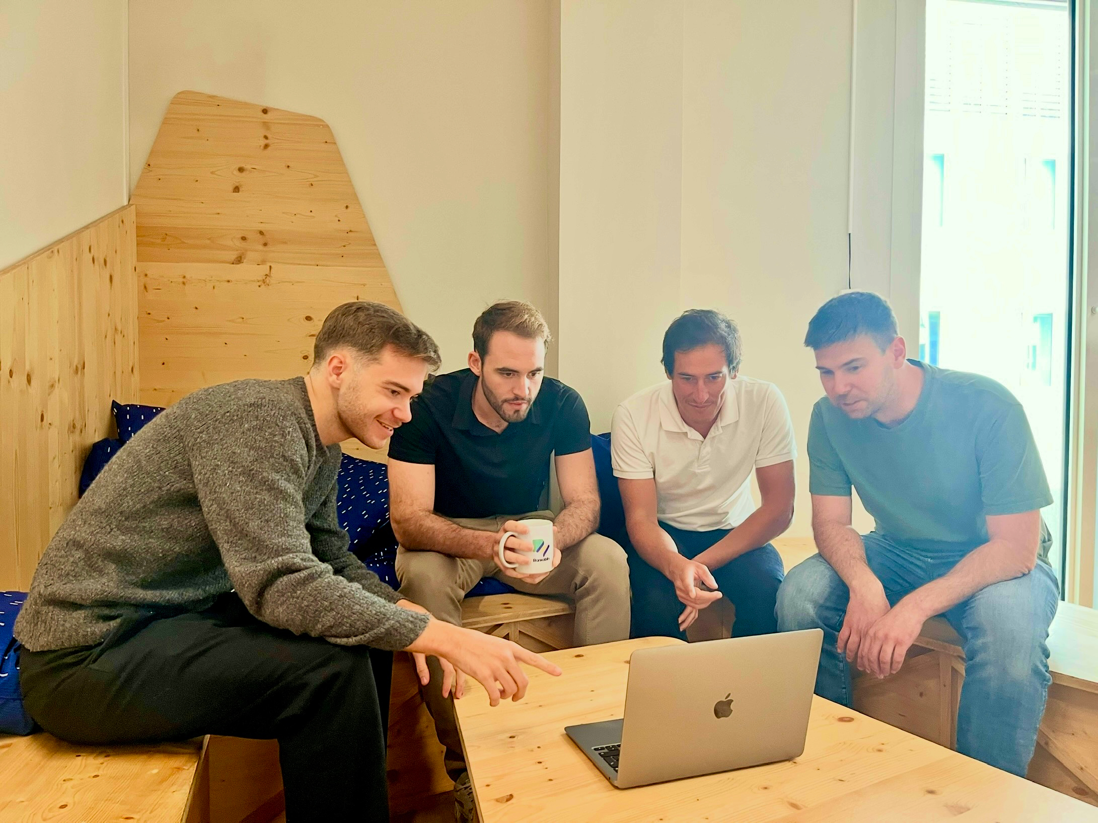 Équipe Rankabily à Nantes : Damien Oumanetz (Responsable SEO), Max Chéneau (Chef de projet SEO) et l'équipe sales : agence netlinking et SEO basée au 24 Mail Pablo Picasso, 44000 Nantes